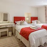 Holiday home Mary's *
